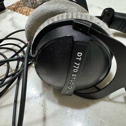 BEHYDYNAMIC DT 770 PRO MONITORING/MIXING HEADPHONES