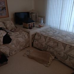 2 Twin Beds Rarely Used, Includes Corner Table And Covers