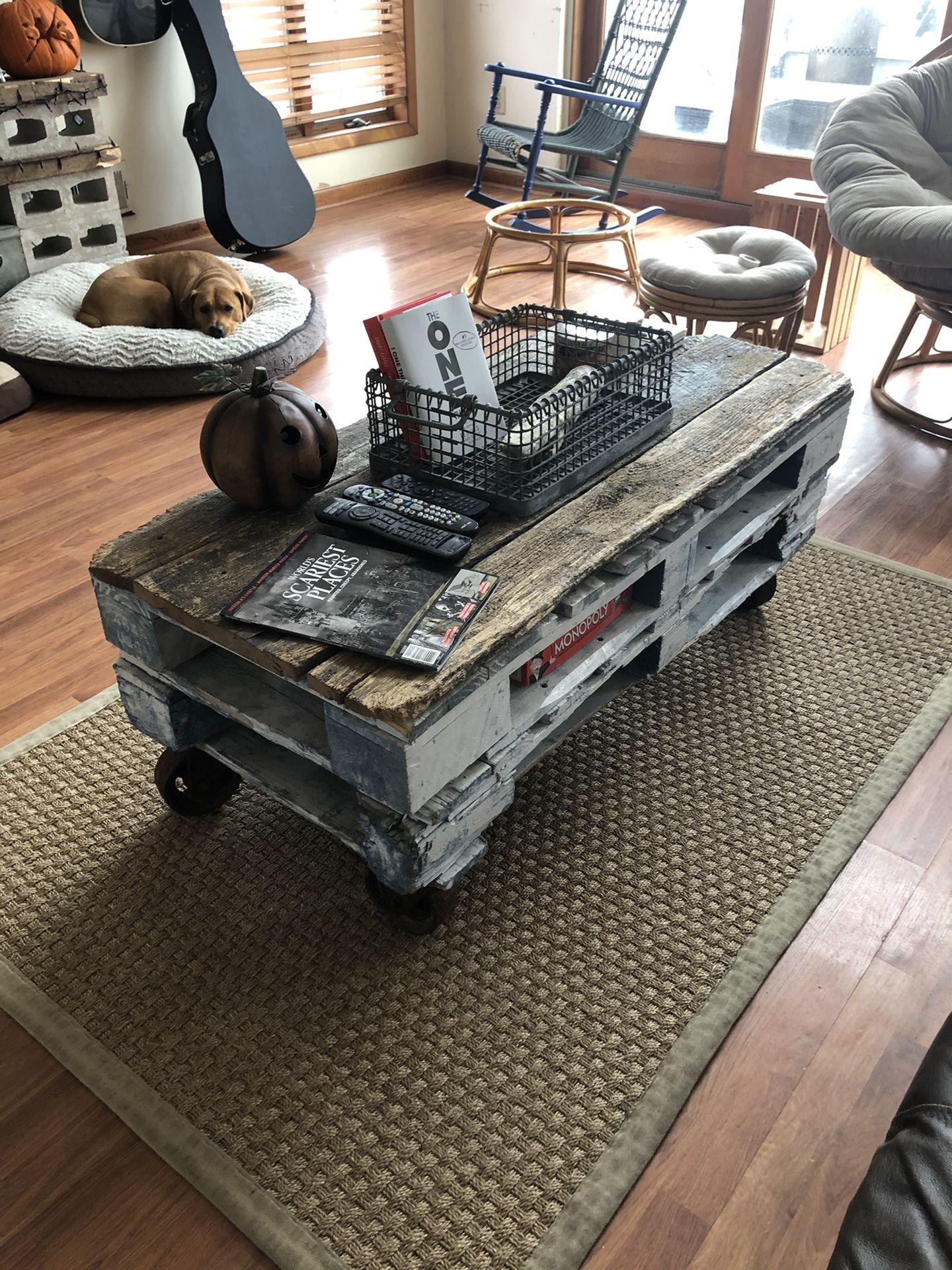 Coffee Table DIY Pallet & Reclaimed Wood