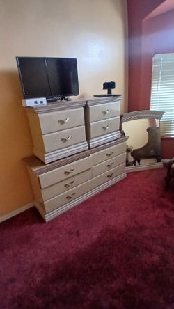 Dresser set with Mirror