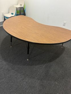 Table kidney shaped
