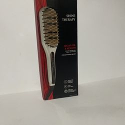 Remington Shine Therapy Argan Oil And Keratin Straightening Brush.