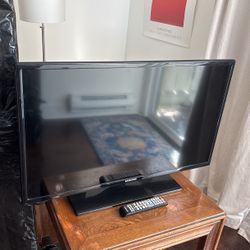 Samsung TV 32” + remote + power cord
