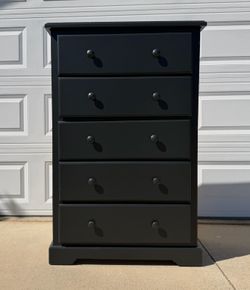 5 Drawer Solid Pine Wood Dresser / Color: Dark Gray