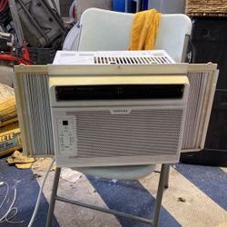 Window air conditioner
