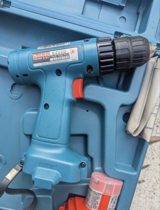 Makita 6222D Cordless 3/8" Power Drill and Charger BRAND NEW NEVER USED