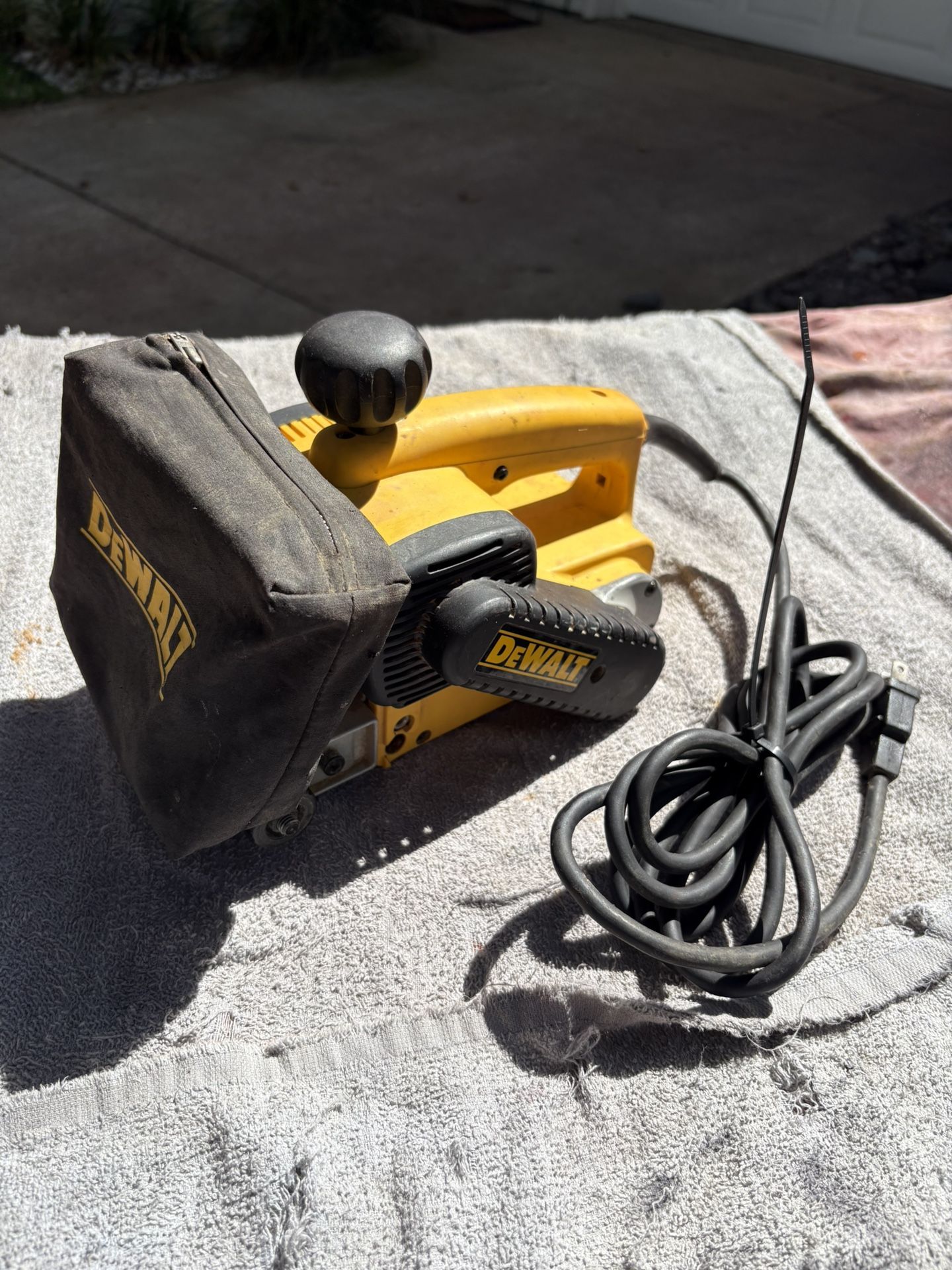 Dewalt Heavy Duty Belt Sander-DW430–3” X 21”, Very Clean, Dust Bag, 8’ Cord