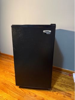 Haier BC110 Mini Fridge Compact Refrigerator – Works Great