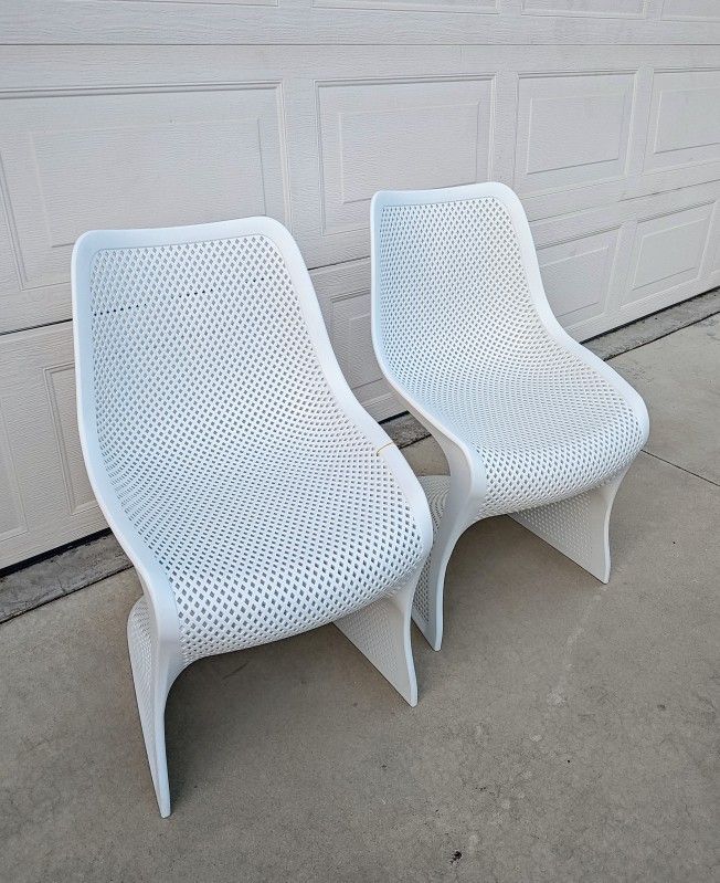 Siesta Bloom Contemporary Outdoor Chairs - 4