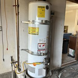 40 Gal GE Water Heater 