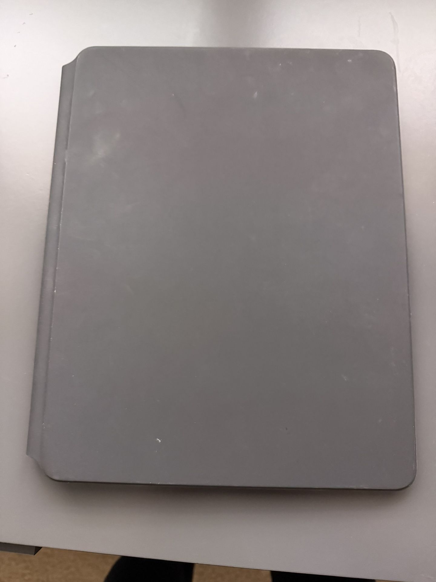 Like New iPad Pro 13” (M1, M2) Apple Magic Keyboard For Sale