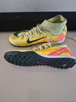 Cleats for boys for artificial grass