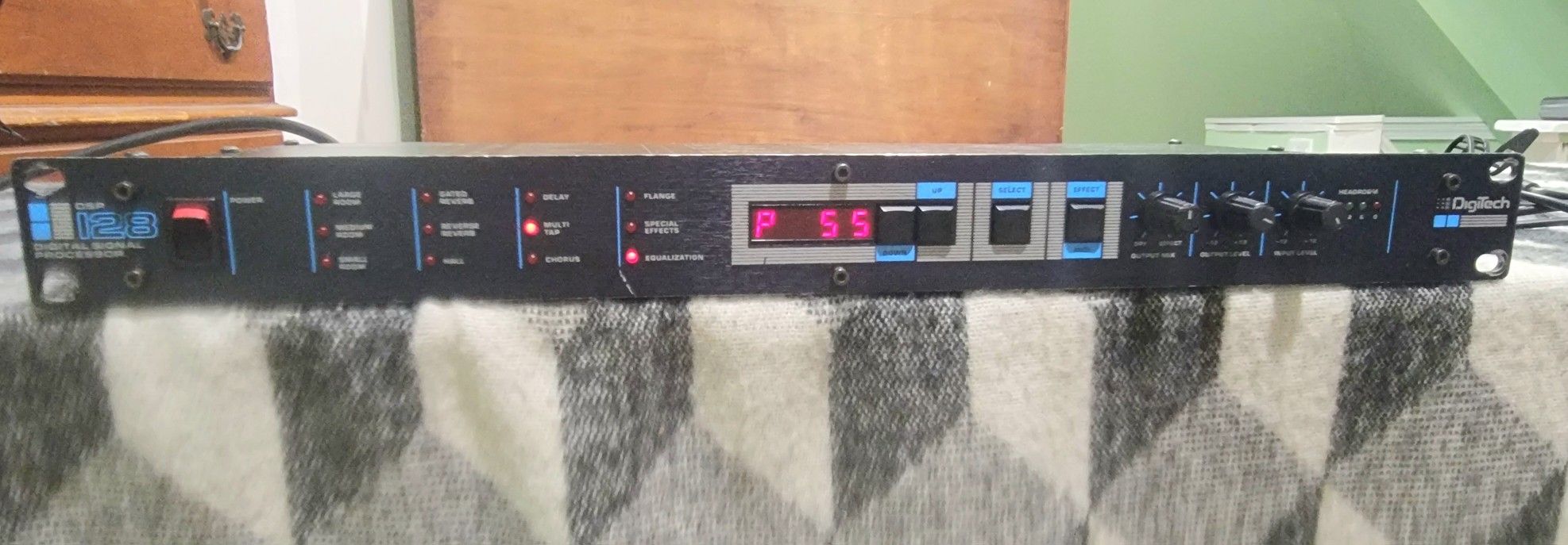 DIGITECH digital signal Multi FX processor, reverb chorus delay Flanger rack mount/ desktop use