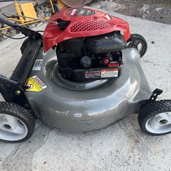 Craftsman Push Mower 158cc Engine With 21” Cutting Deck. Runs And Mows Good. Must Pickup