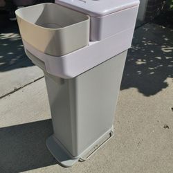 Diaper Bin With Step