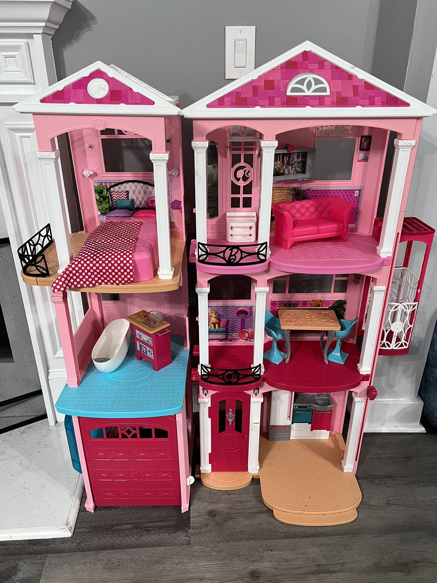 Barbie Dream House-Used