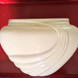Vintage Haeger White Swirl Vase, Draped/Pleated Ceramic Planter/Vessel, Art Deco Decor NEW CONDITION 
SEE MEASUREMENTS IN PHOTOS 