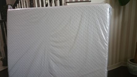 Brand New Lucid 10" Queen Matress