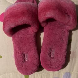 Ugg Slippers Size 7