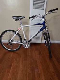 Cannondale comfort 4 , bike.