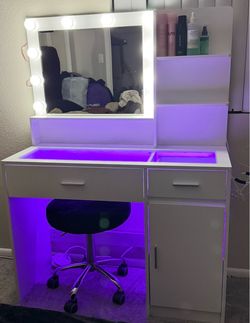 Vanity w LED lights