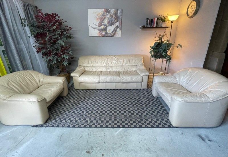 Beautiful Italian Style Leather Sofa