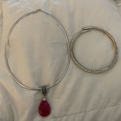 Woman’s Necklace Lot