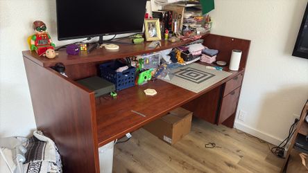 Work desk  6ft long 3ft 6 inches