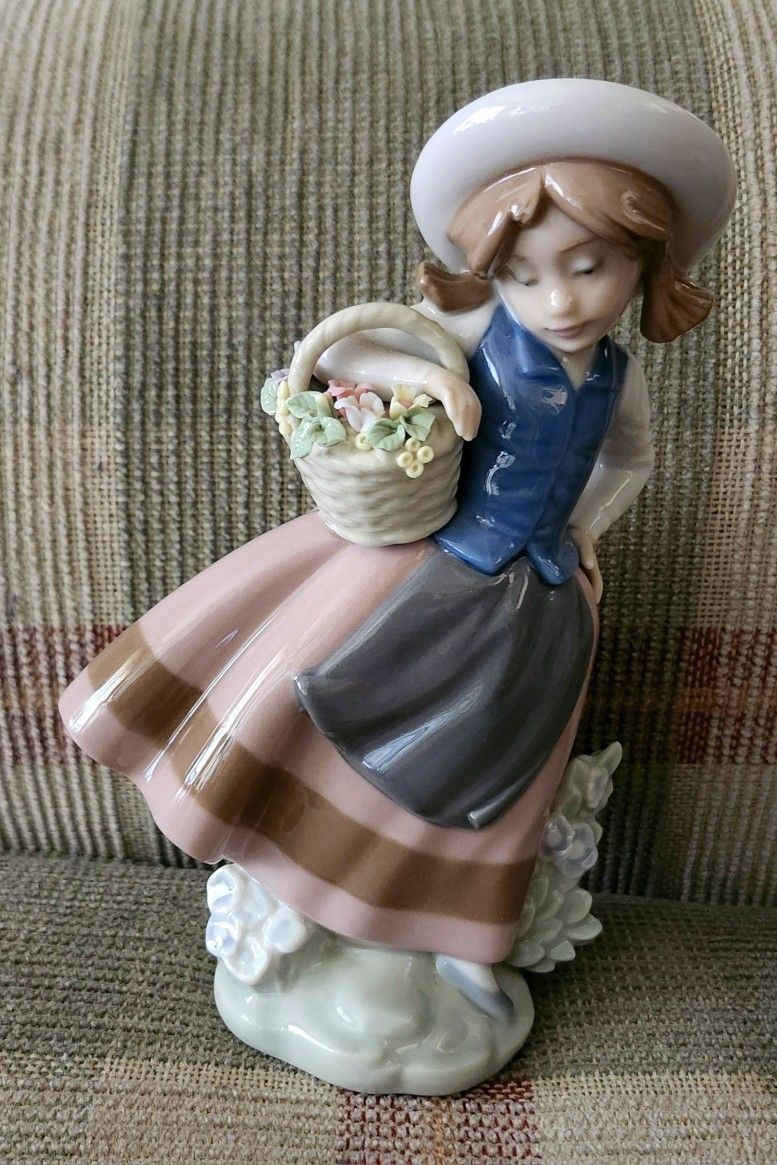 Lladro 'Sweet Scent' #5221 Porcelain Figurine, Made in Spain, 6 1/2" Tall