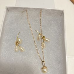 14k Yellow Gold Set Earrings And Necklace.