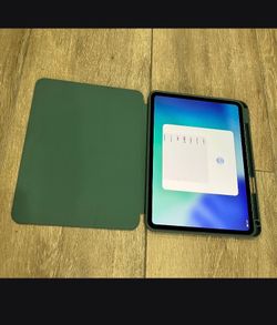 Ipad PRO 11" M4 Chip - Like New Firm on Price