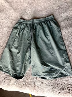 Adidas Men’s Athletic Shorts Size M Training & Running in Great Condition (pick up Lakeline Mall Area)