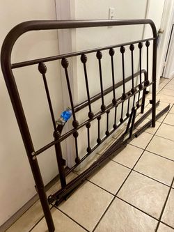 Queen metal bedframe