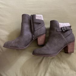 Women's 7.5 Boots: Report
