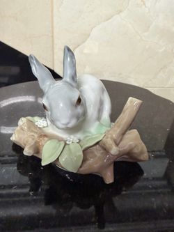 Vintage Retired LLADRO # 4773 “Rabbit Eating “