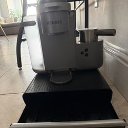 Keurig Coffee Machine With Frother And Pod Storage 