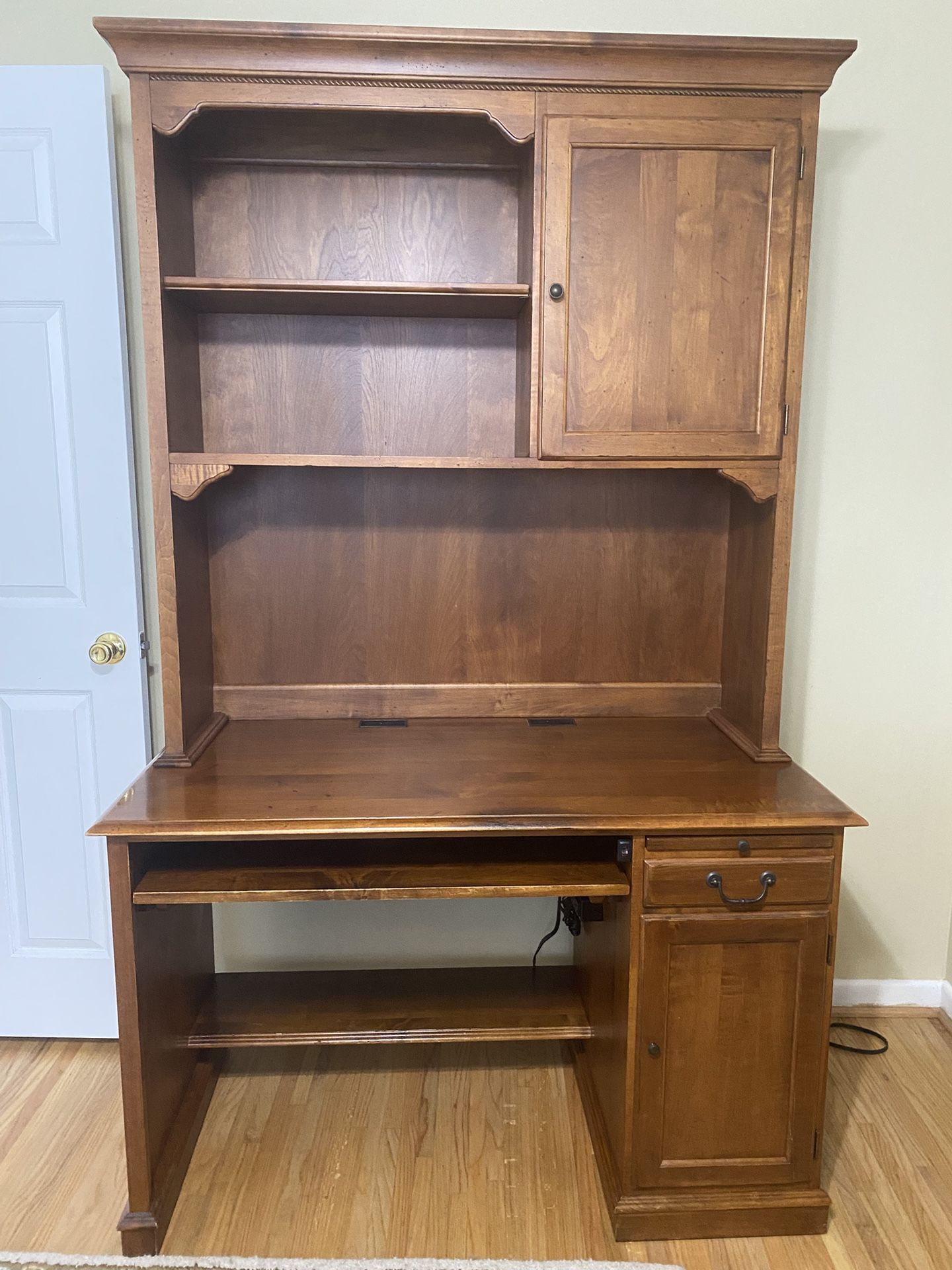Ethan Allen Country Crossing Desk and Hutch