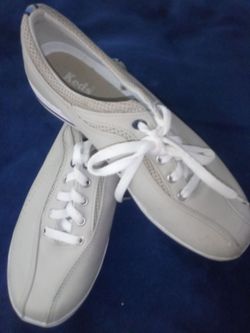 Women's 8 1/2 shoes