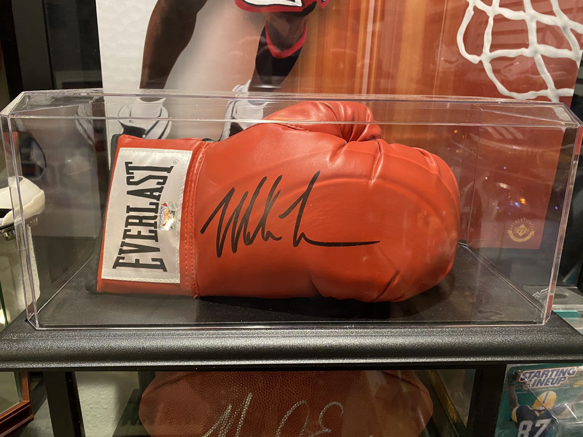 Mike Tyson Signed Glove And New Display Case Certified With Hologram Mint Condition 