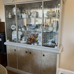 Dining Room Set w/ Matching Hutch - Pick Up Only In Mahopac 