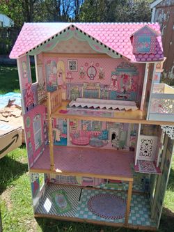 Doll House with accessories