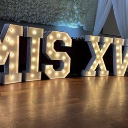 Quince MARQUEE LETTERS 