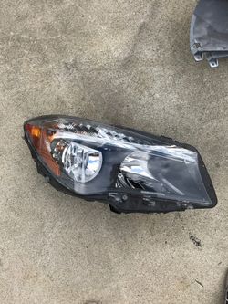 16 Benz CLA250 Rt headlight