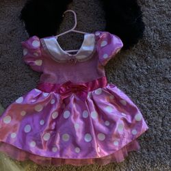 A cinco dólares cada uno los de Mickey mouse son talla seis talla cinco talla uno talla dos el de Blancanieves talla cinco el de calavera rojo t talla