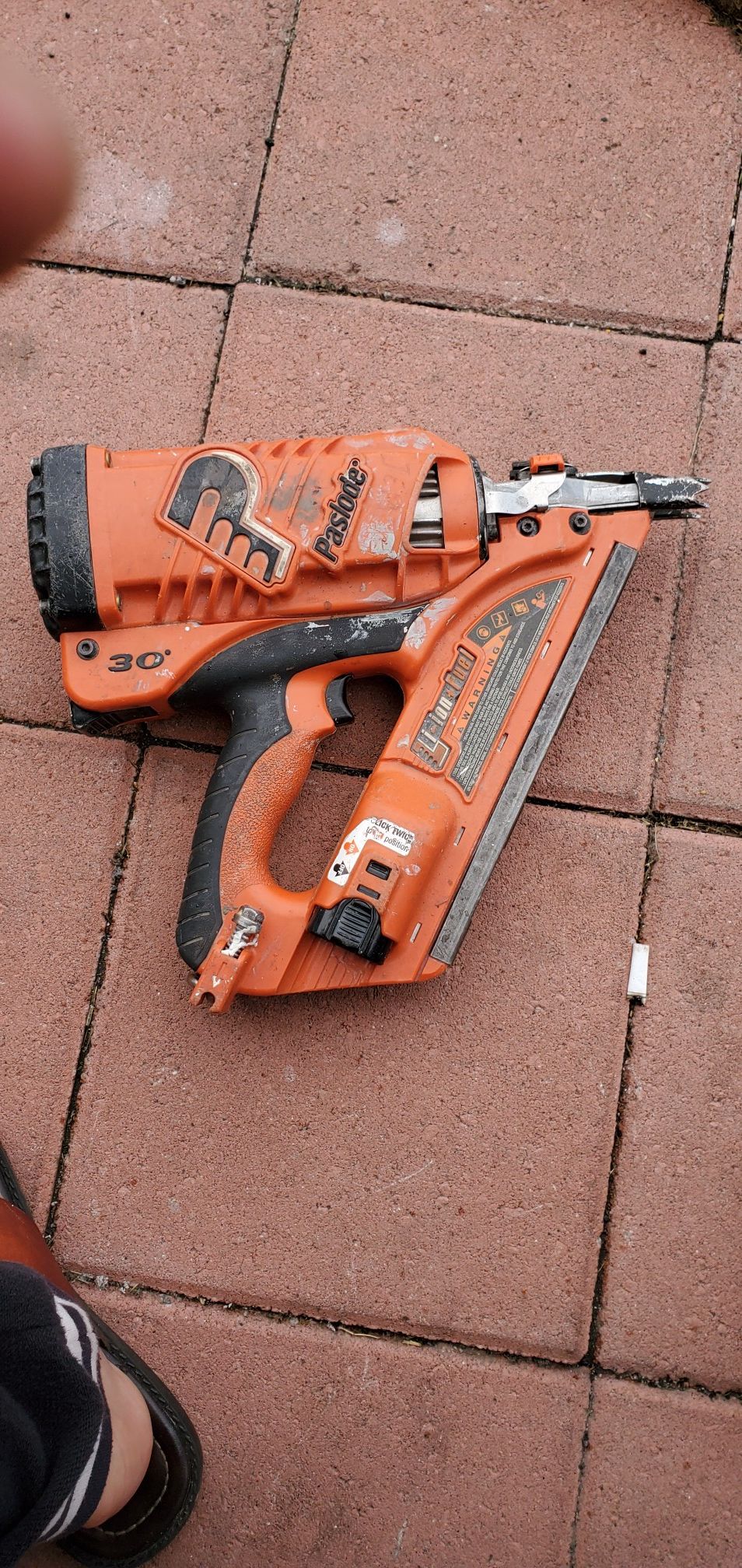 Cordless nail gun