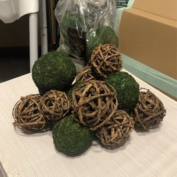 Moss And Wicker Balls - Decor