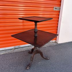 George III Style Crotch Mahogany Pedestal Tilt-Top Side Table