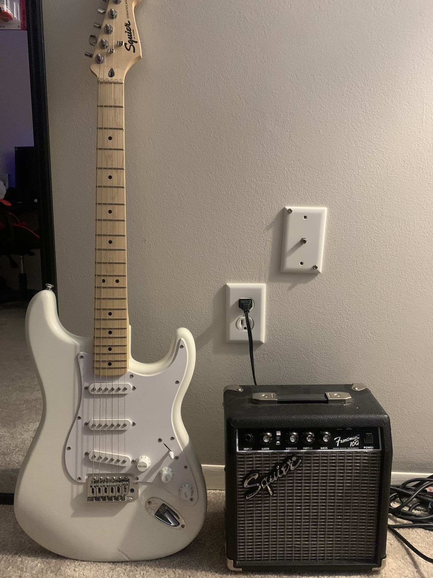 stratocaster electric guitar with amp 