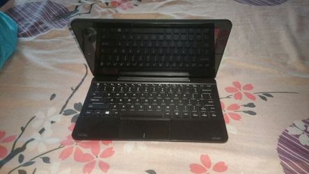 Computadora y table con micros of
