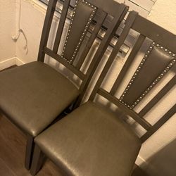 4 Chairs And One Bench 